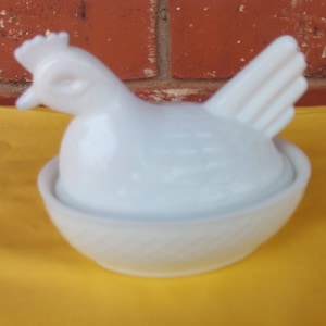 Vintage Milk Glass Hen and Chick,Chicken Covered Dish, Milk Glass Chicken Small, Country Kitchen, Farmhouse Decor, Chicken Collector