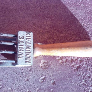 White Mountain Ice Scraper/Ice Chipper Pick,Vintage Kitchen, Vintage Ice Utensil, Vintage Utensil, Country Kitchen, Ice Block Accessory
