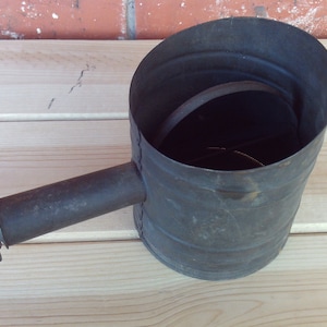 Vintage Nesco Flour Sifter, Primitive Metal Flour Sifter, Country Kitchen, Farmhouse Decor, Vintage Kitchen Utensil, Vintage Metal
