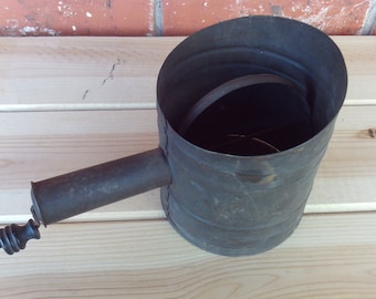 Tamizar de harina nesco vintage, tamizar de harina de metal primitivo, cocina de campo, decoración de la granja, utensilios de cocina vintage, metal vintage