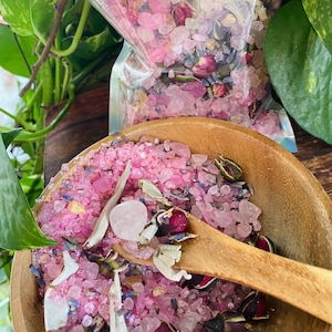 Rose Quartz Detox Bath Salts: Tea Rose, Lavender & Sage