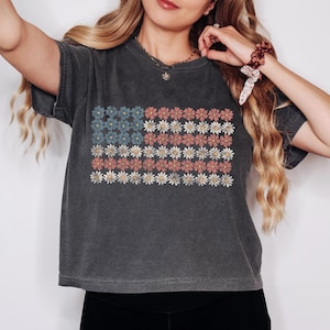 boxy cropped comfort colors 4th of july shirt boxy crop shirt american flag floral american flag shirt cute 4th of july shirts cute fourth