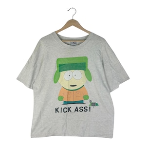 90年代ヴィンテージ サウスパーク「キック・アス！」Tシャツ / カイル・ブロフロフスキー グラフィックTシャツ / コメディ漫画クラシック – グレーコットン – サイズL