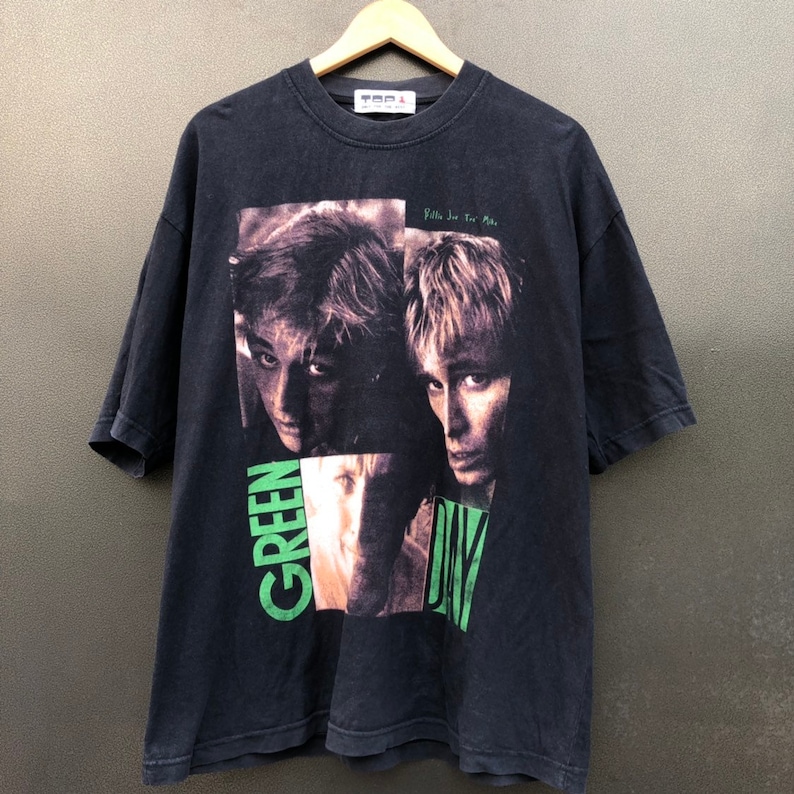 Vintage 90s Greenday Bootleg Dookies Album with portrait and Full lyric Album on rear print Shirt RARE!