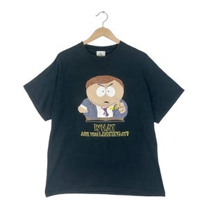 Camiseta vintage de Detectives de South Park: "¿Qué miras?" / Dibujos animados de Comedy Partners / Comedy Central / Hecho en México - Talla L