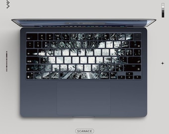 キュートなピンクの蝶ネクタイ柄キーボードカバー。MacBook Pro 13