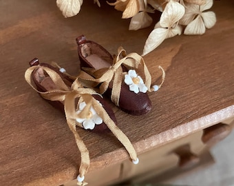 Adorable Handmade Leather Doll Shoes with Floral Charm - for OB24/OB22/Azone