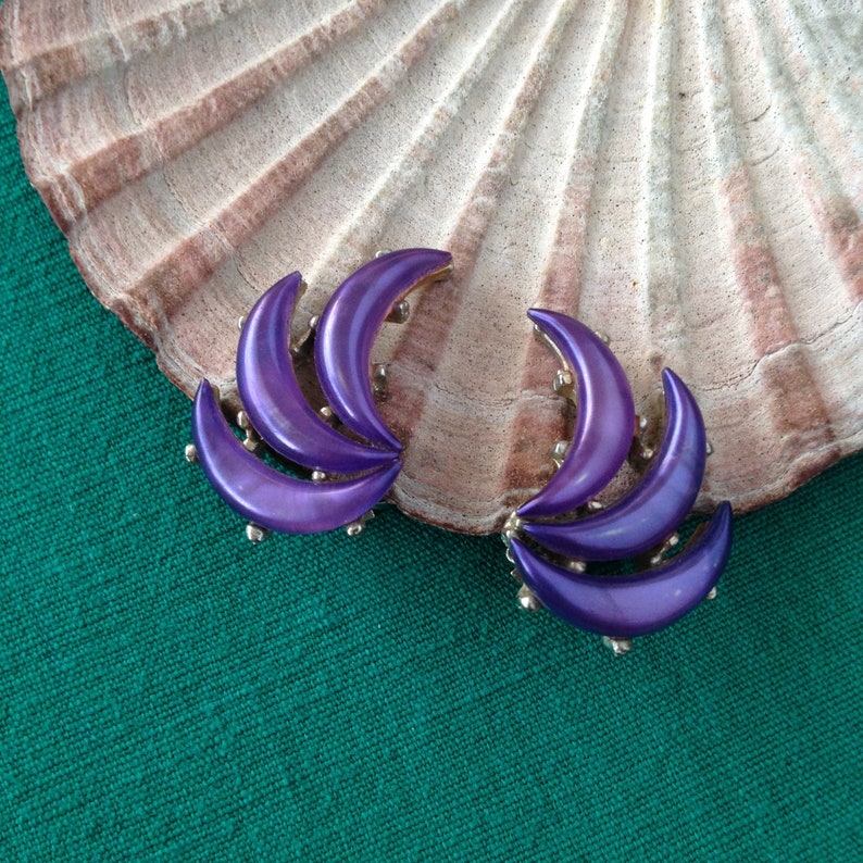 Vintage fun purple clip on earrings