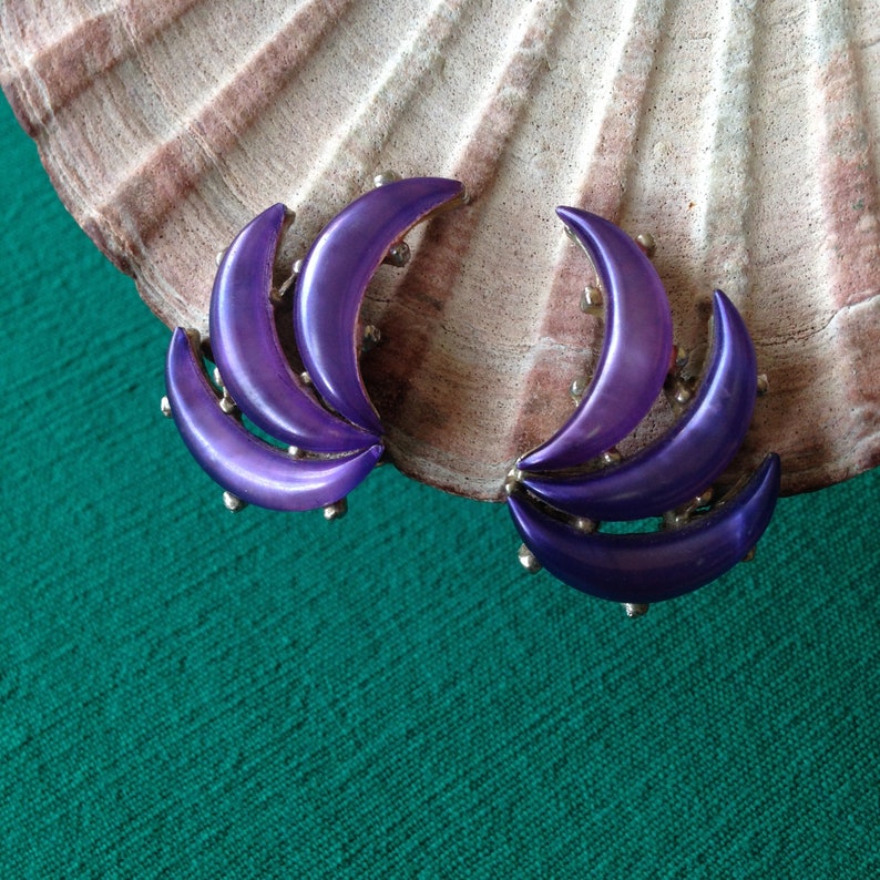 Vintage fun purple clip on earrings