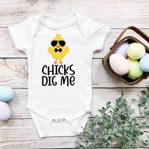 Imágenes prediseñadas de pollitos que me buscan, archivos PNG de Pascua para niños, gafas de sol de aviador de pollito de Pascua, pajarita para Cricut y Silhouette Cameo para diseños de camisetas para niños