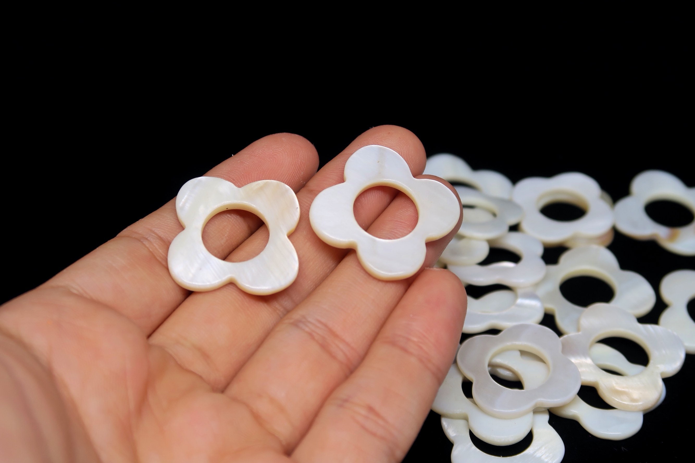 50Pcs Shell Bead Flower Crescent Moon Heart Tear Drop Jewelry Makings 13X2MM 50Pcs Shell Bead Flower Crescent Moon Heart Tear Drop Jewelry Makings 13X2MM