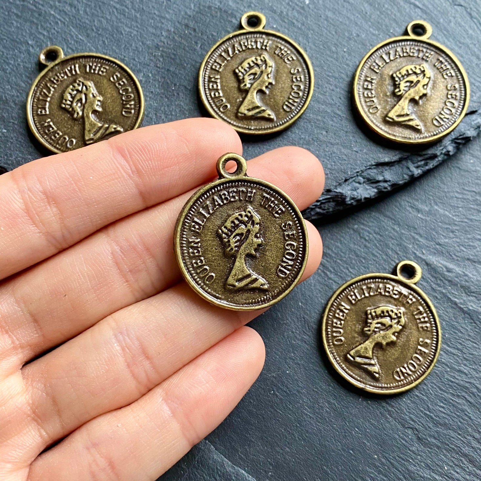 28x33mm Bronze Queen Elizabeth Old Coin Pendants Antique Etsy