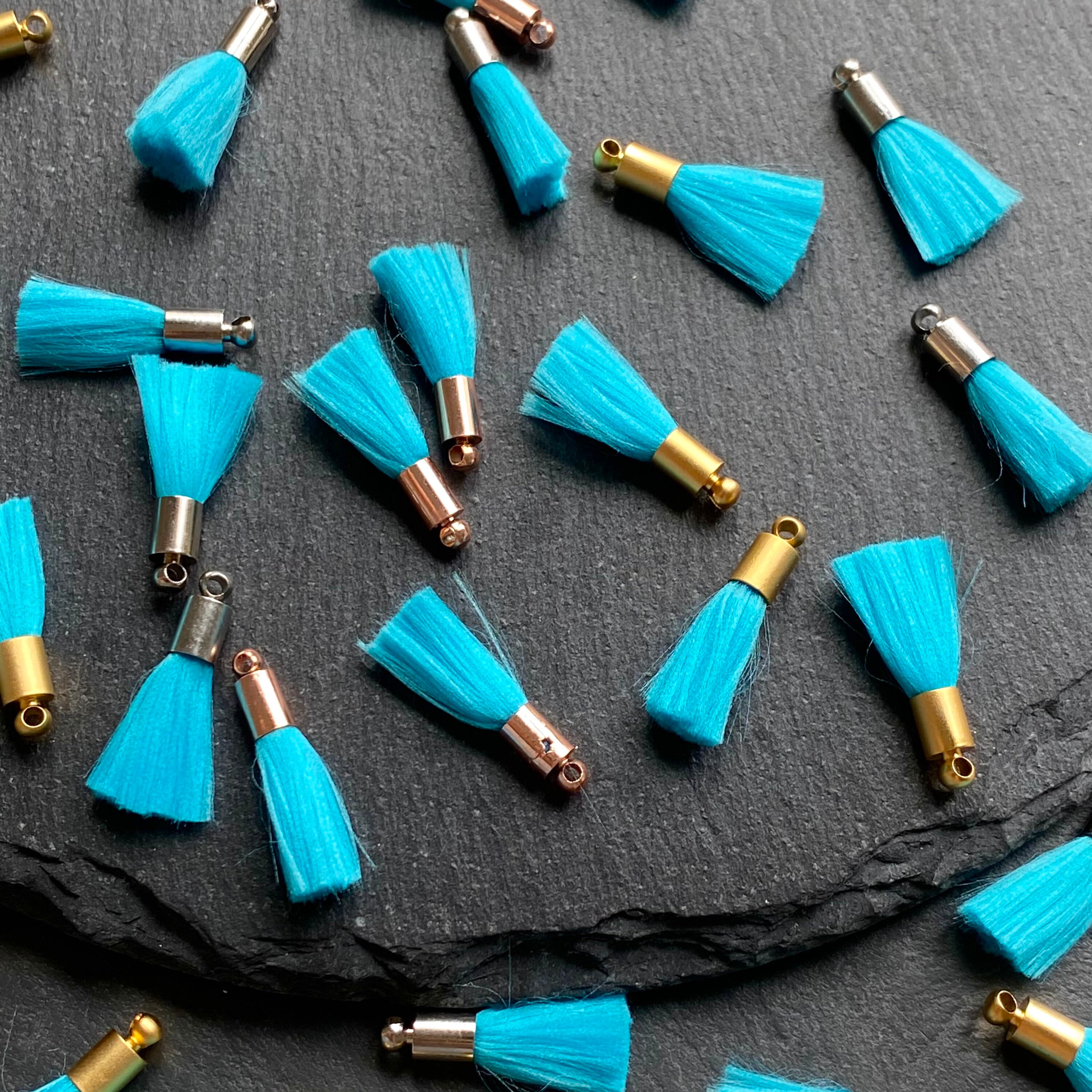 50pcs Bulk Baby blau Mini Quasten Schmuck machen Quasten