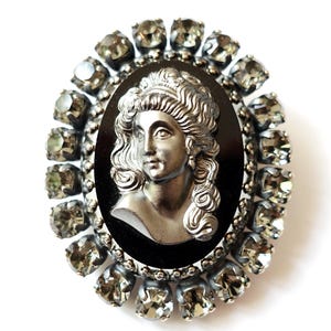 Large oval black-gray gem brooch with Bohemian hand-made glass stones and rhinestones, handmade in Cologne, Germany.
