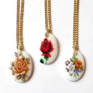Sweet vintage flower Rose necklaces, set of 3 gold vintage necklaces, made in Germany