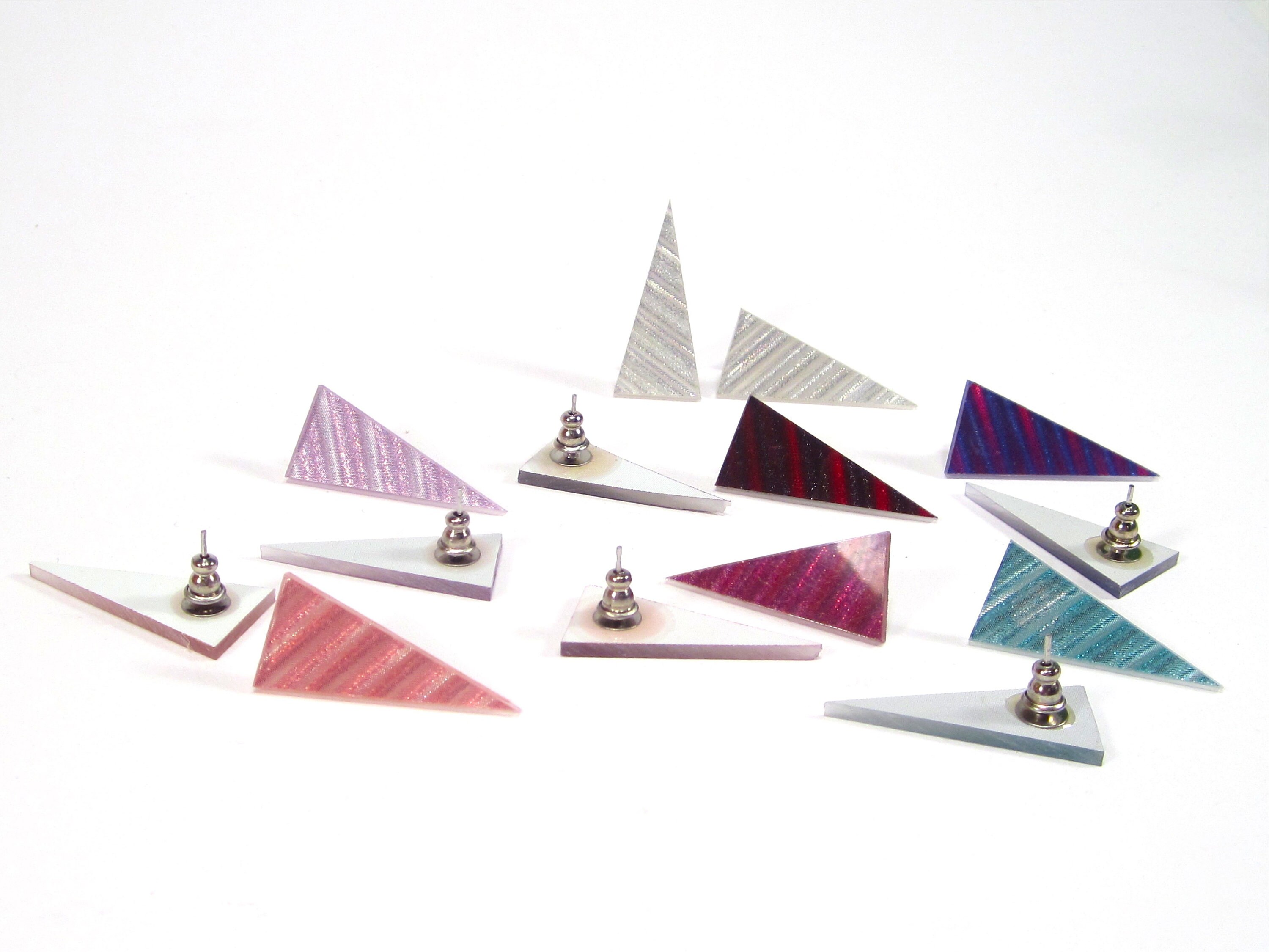 Holograph Studs Large Triangles 80s 3x1.5 Cm the DZ Company