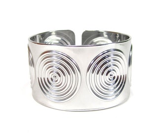 Silber farbener Spiral retro Armreif ca. 4 cm hoch Größen verstellbar Aluminium