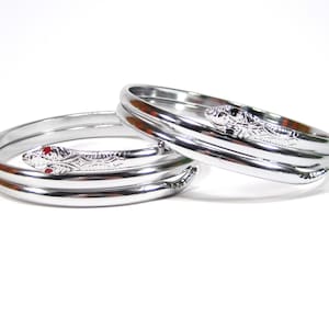 Silver snakes bangle approx. 4 cm in size adjustable