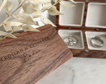 Caja personalizada de madera de nogal para anillos de boda, soporte para anillos grabado
