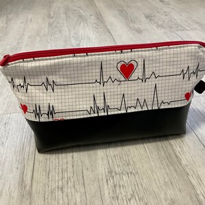 EKG Herzschlag Kosmetiktasche Kulturbeutel Tasche Reiseapotheke Medizintasche Arzt Ärztin Krankenschwester Tasche 1 groß weiß