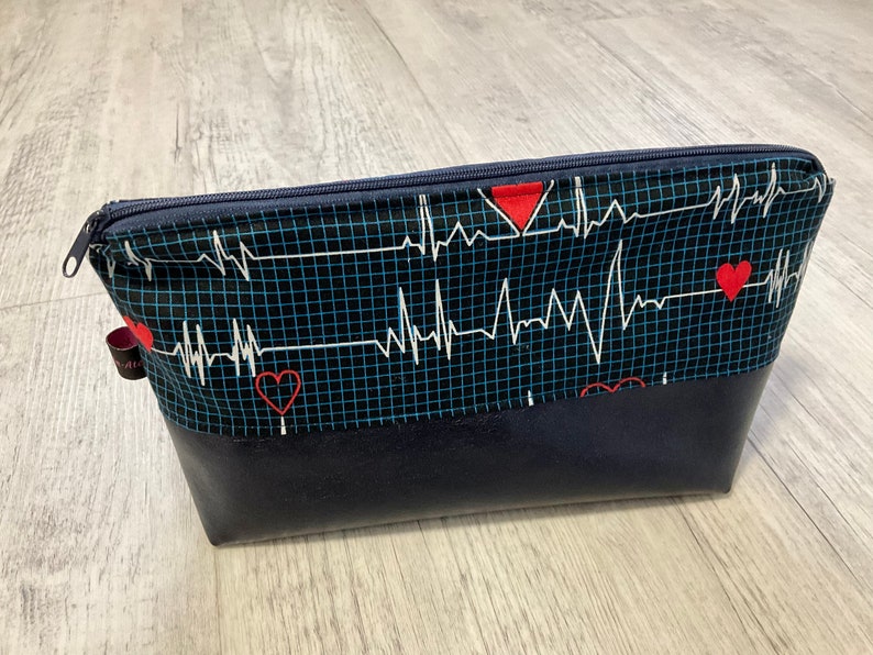 EKG Herzschlag Kosmetiktasche Kulturbeutel Tasche Reiseapotheke Medizintasche Arzt Ärztin Krankenschwester Tasche 3 blau groß