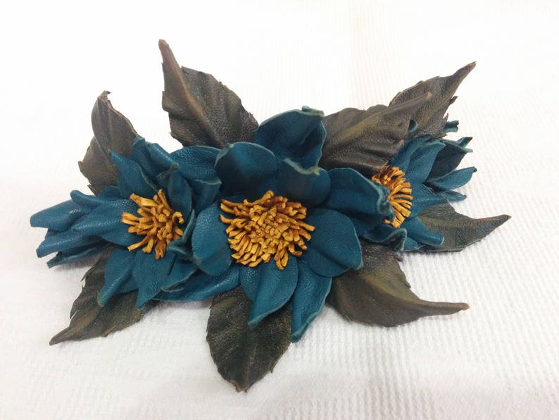 Spilla a forma di fiore in tessuto lucido da 6,3 cm, per donne e