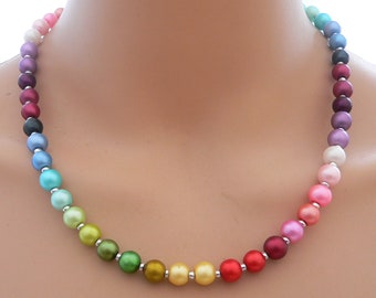 Halskette, Collier, Necklace, Perlen, Glas, seidenmatt, bunt, mehrfarbig, rot, grün, blau, gelb, regenbogen,