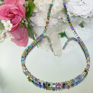 Ketting, halsketting, kubusketting, kubus, hematiet, strass gekleurd, blauw, groen, rood, geel, veelkleurig, veelkleurig