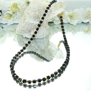 Chain, necklace, collier, chain of cubes, cube, glass, glass jewellery, crystal glass cubes, hematite cubes, black, gold,
