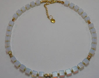 chain, necklace, collier, cube chain, pearls, moonstone cubes, rhinestones, metal cubes, white, gold,