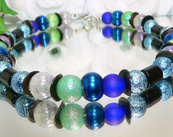 chain, necklace, collier, pearl necklace, glass jewellery, glass pearls, metal elements, black, blue, light blue, dark blue, turquoise, green,