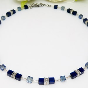 Colar, corrente de cubo, colar, cubo, cubo, colar, olho de gato, vidro, strass, azul, azul escuro, azul meia-noite