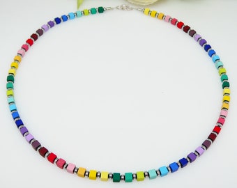 Collier, chaîne, collier, sautoir, chaîne cube, cube, rouge, vert, bleu, jaune, coloré, multicolore, multicolore,