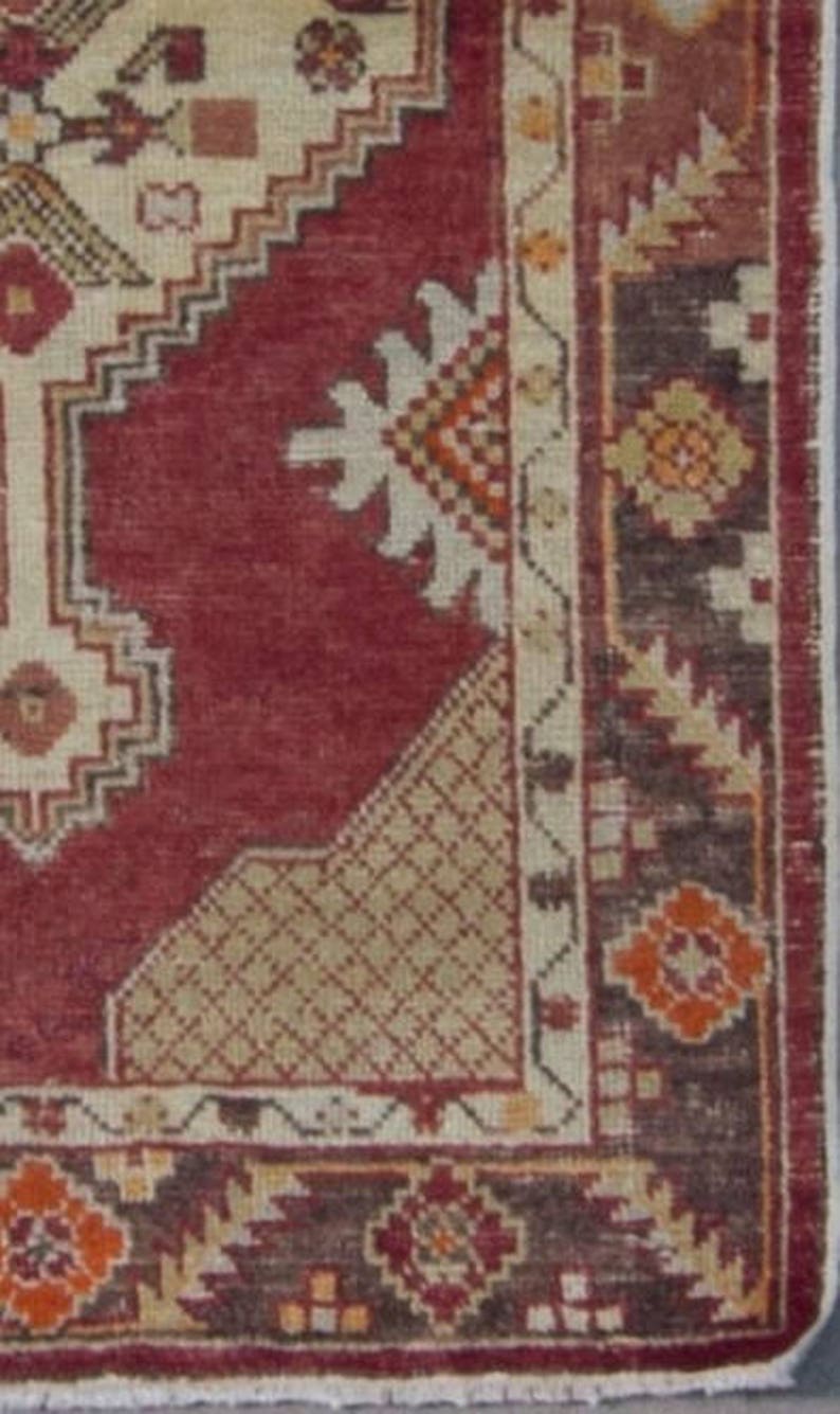 MS-386 Turkish, Handmade, Oushak, Vintage Rug..The size is 136 x 77 cm.., 4' 5 x 2' 5'' ft.. Shipping included.. image 3