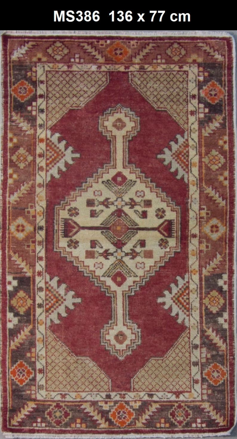 MS-386 Turkish, Handmade, Oushak, Vintage Rug..The size is 136 x 77 cm.., 4' 5 x 2' 5'' ft.. Shipping included.. image 1