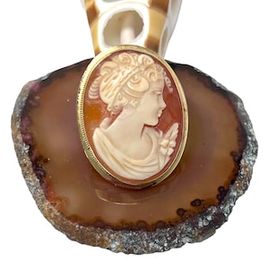 Vintage 14K Solid Yellow Gold Shell Cameo Cameo Brooch/Pendant