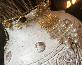 Choker; Choker necklace; Choker beaded; Statement necklace; Raw stone; Raw stone necklace; Trendy necklace; Trendy jewelry; Pendant necklace