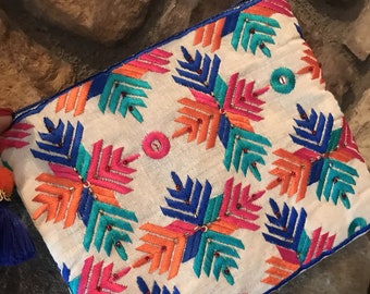 Pouch; Coin pouch ; Coin purse; Travel pouch; Travel purse; Cosmetic bag; Cosmetic pouch; Cosmetic travel pouch; Zipper pouch; Jewelry bag