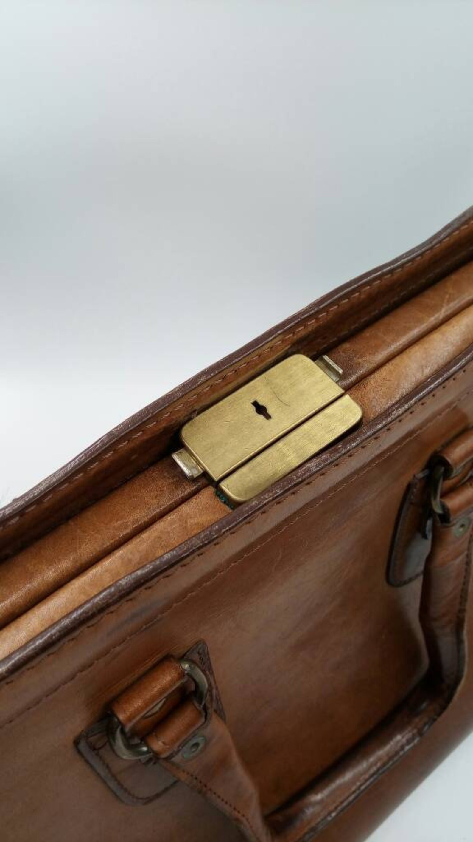 Malette en cuir brun Renwick Canadian belting suitcase made in Etsy