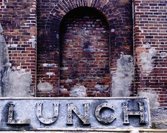 CARTE POSTALE : LUNCH à Griffintown, Montréal, New City Gas, Paysage urbain, Terrasse, Architecture, Brique, Photographie, Impression 4x6