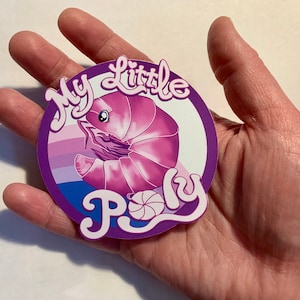 My Little Poly Sticker - Lindo Isópodo Rosa Pillbug Roly Poly Sticker