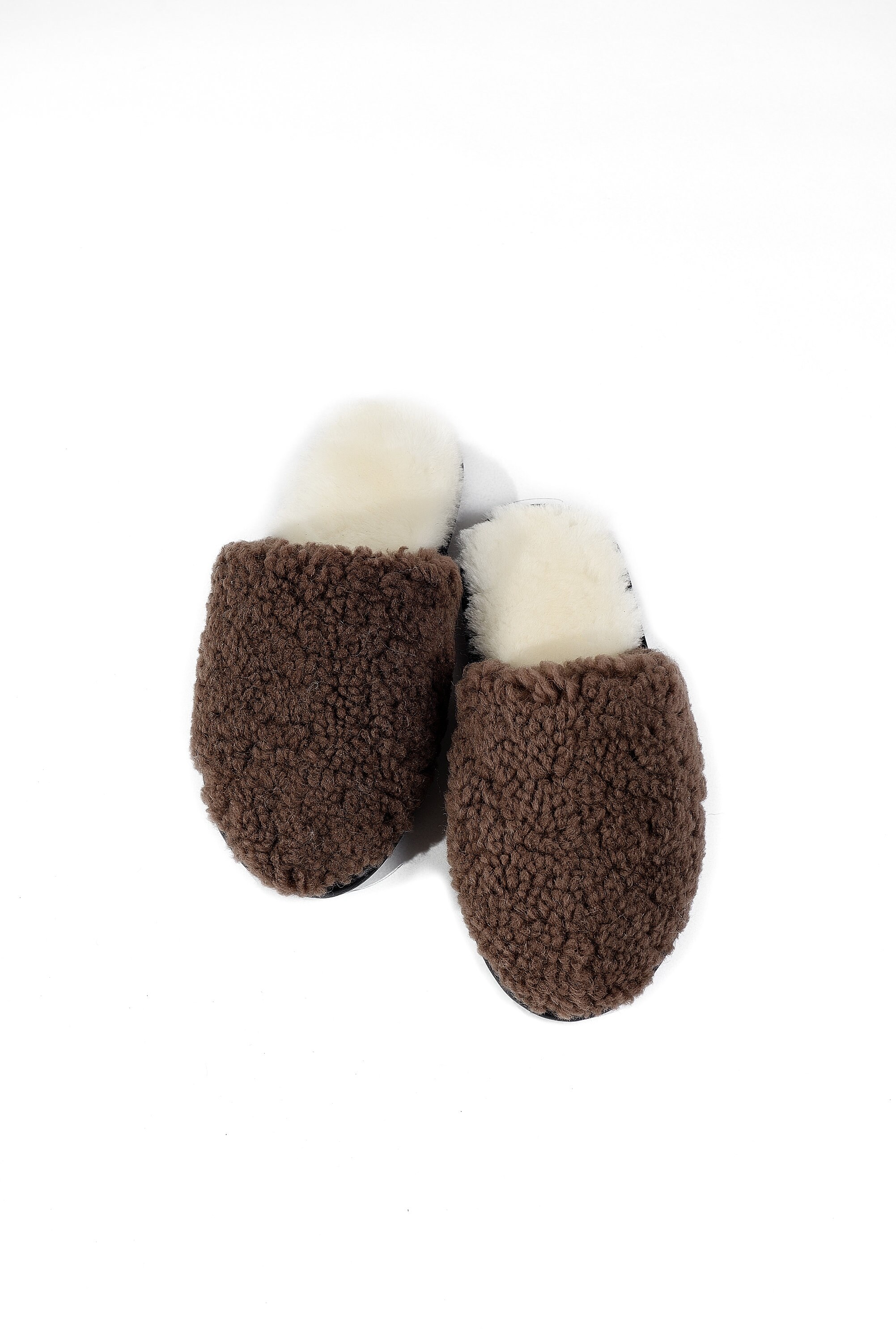 sheepskin slippers black