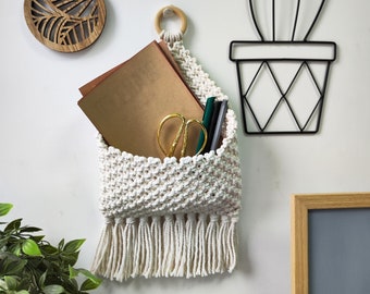 Macrame Pocket Wall Hanging, Macrame Organaizer, Desk Mail Storage, Boho Desk Decor, Minimalist Wall Storage, Small wall pockets for mail