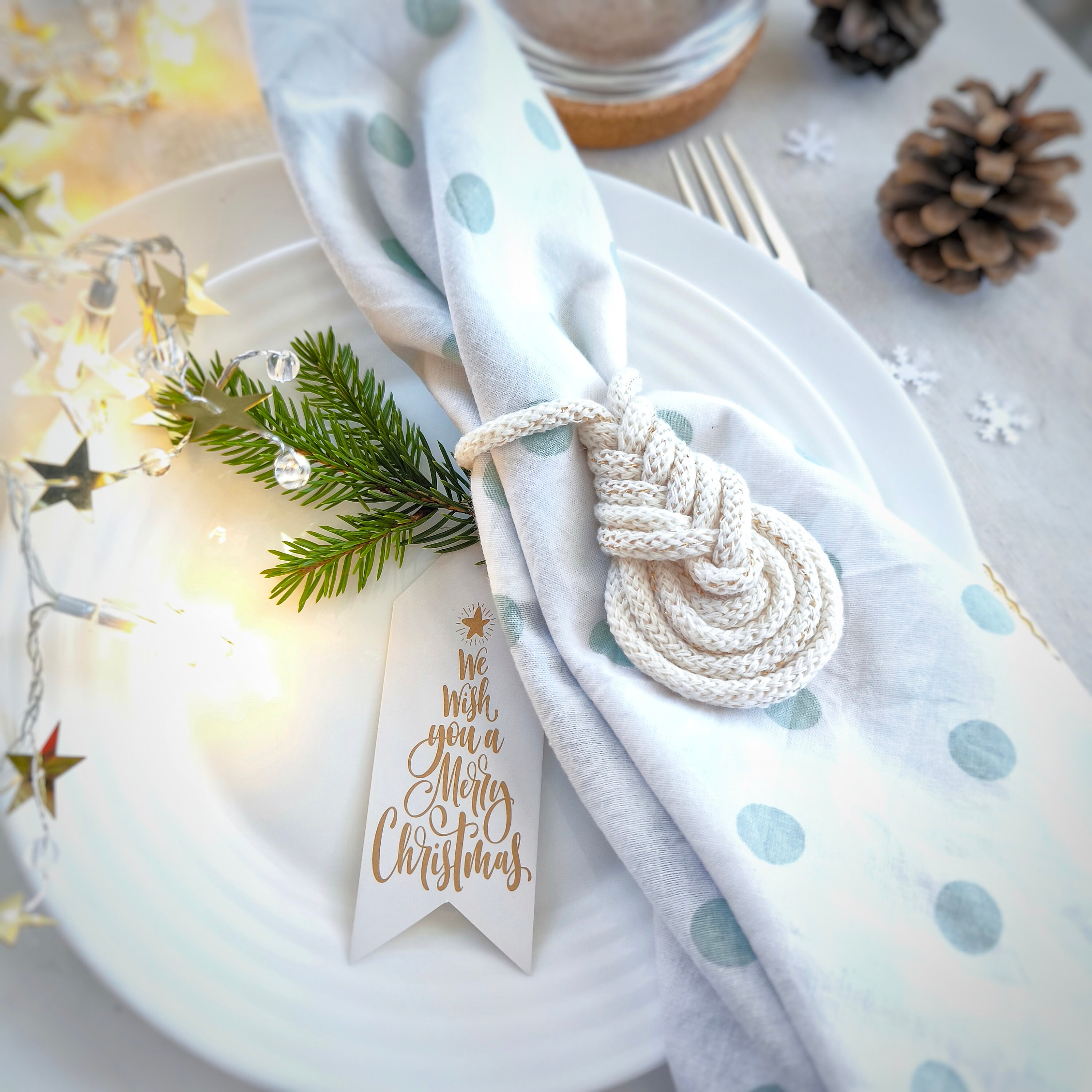 Portatovaglioli Di Natale: Set Da 6 Anelli Bianchi Con Albero Di Natale E Strass, Decorazioni Tavola Festive In Lega