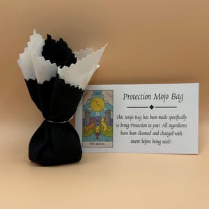 Mojo bag, protection spell, voodoo, hoodoo, spell bag, medicine bag, crystals, witchcraft supplies, magic, gris gris, protection magic