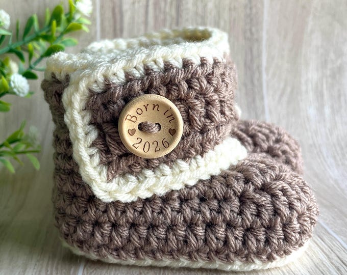 Born in 2026 (2025) Button Crochet Baby Booties - Pregnancy Announcement - Gender Reveal - Baby Gift [Color-Brownie]