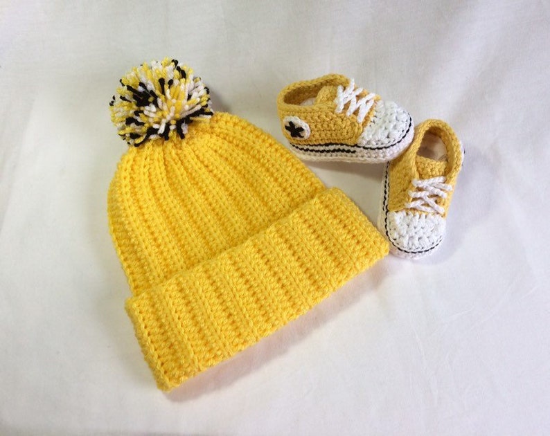 Crochet Baby Converse Set Crochet Converse Baby Shoes Hat & Bootie Set Baby Gift Crochet Baby Converse Set Crochet Converse Baby Shoes Hat & Bootie Set Baby Gift
