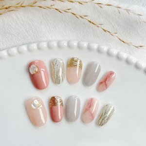 Dreamy reusable press on 3D art gold decorated nails elegant wear luxury metallic effect for minimalist any occasions and celebrations