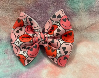 Heart eyes emoji 5in Hairbow