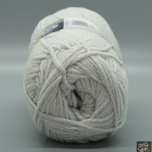 Lion Brand Feels Like Butta 149 Pale Grey Yarn
